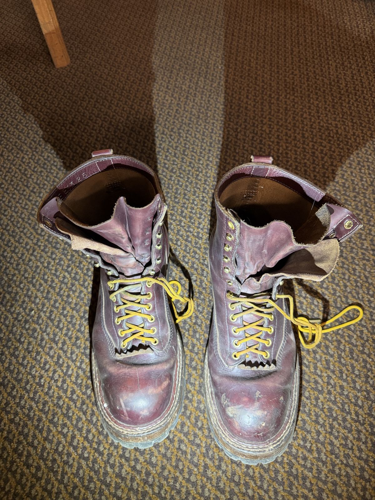 Photo by rhinoaz on March 2, 2026 of the White's Smokejumper in Cxl Burgandy.