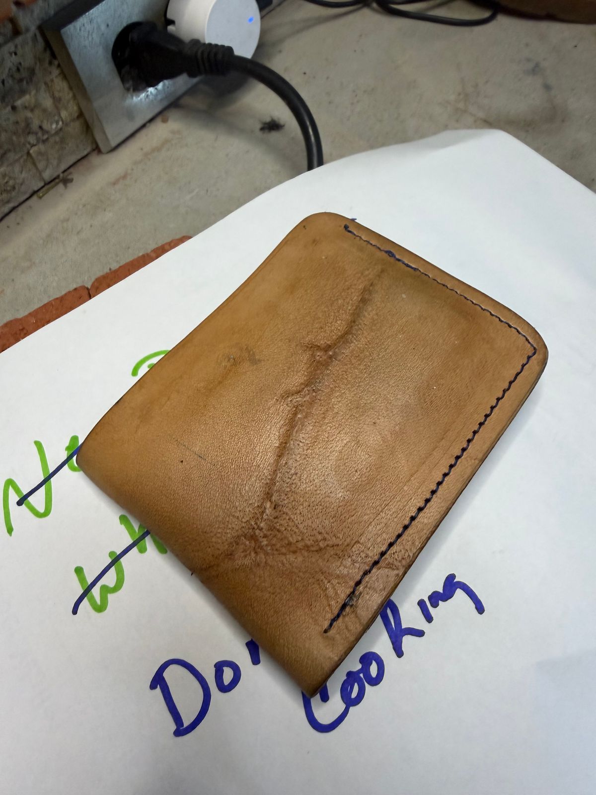 Photo by rhinoaz on November 5, 2025 of the Rhino Kustomz Veg Tan Bi-fold in Hermann Oak Tooling Veg Tan.