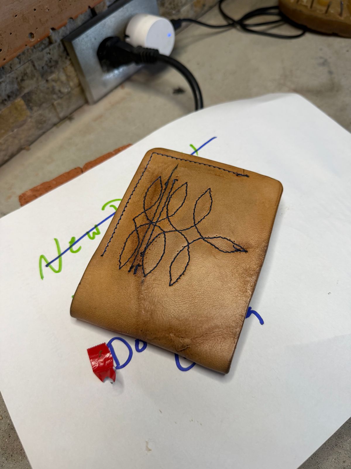 Photo by rhinoaz on November 5, 2025 of the Rhino Kustomz Veg Tan Bi-fold in Hermann Oak Tooling Veg Tan.