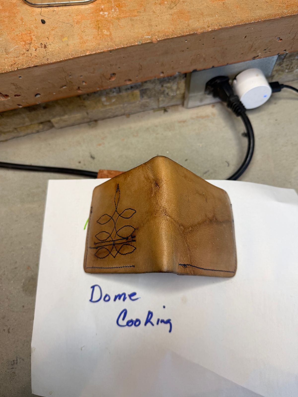 Photo by rhinoaz on November 5, 2025 of the Rhino Kustomz Veg Tan Bi-fold in Hermann Oak Tooling Veg Tan.