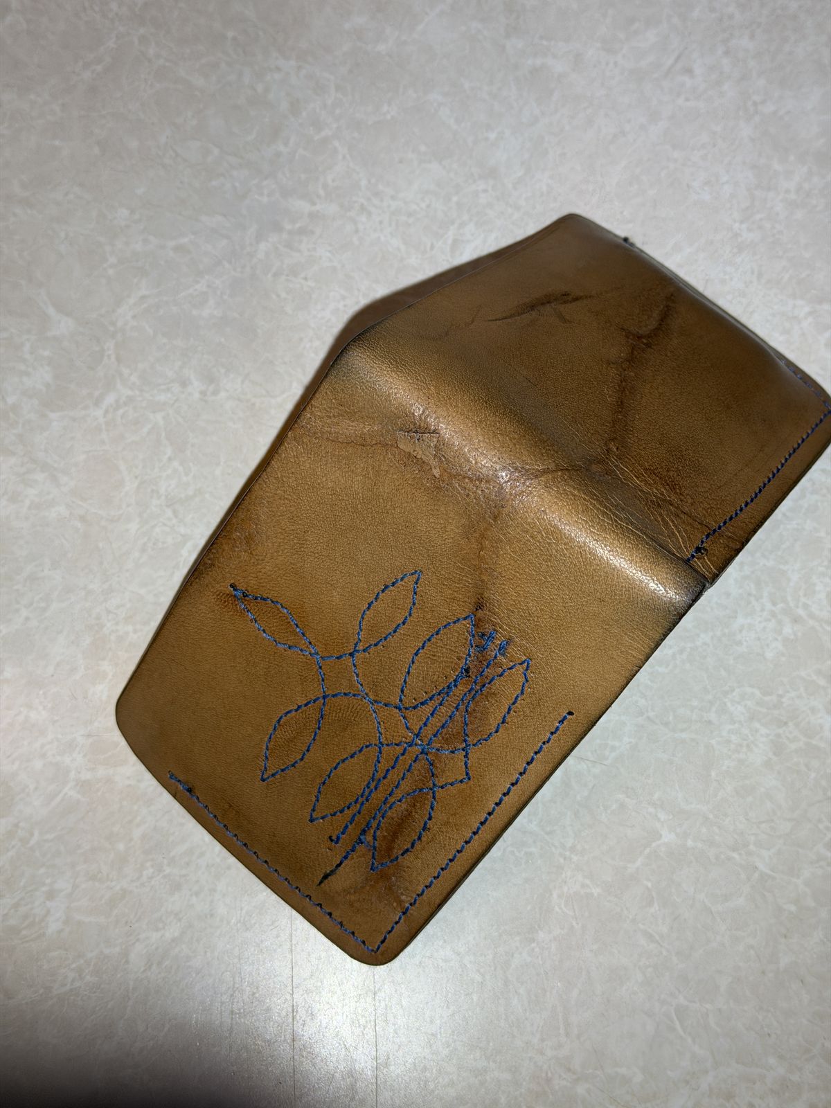 Photo by rhinoaz on March 2, 2026 of the Rhino Kustomz Veg Tan Bi-fold in Hermann Oak Tooling Veg Tan.