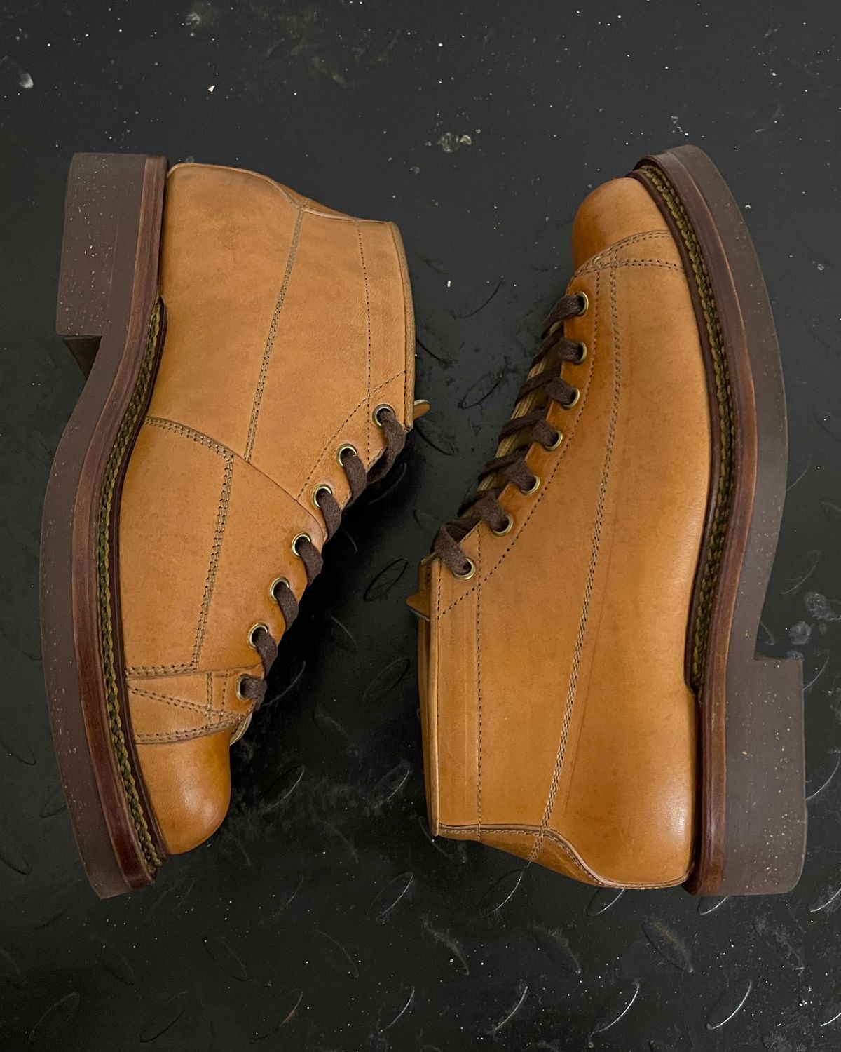 Photo by arnldkt on November 1, 2025 of the Sagara Cordmaster in Maryam Natural Horsebutt.