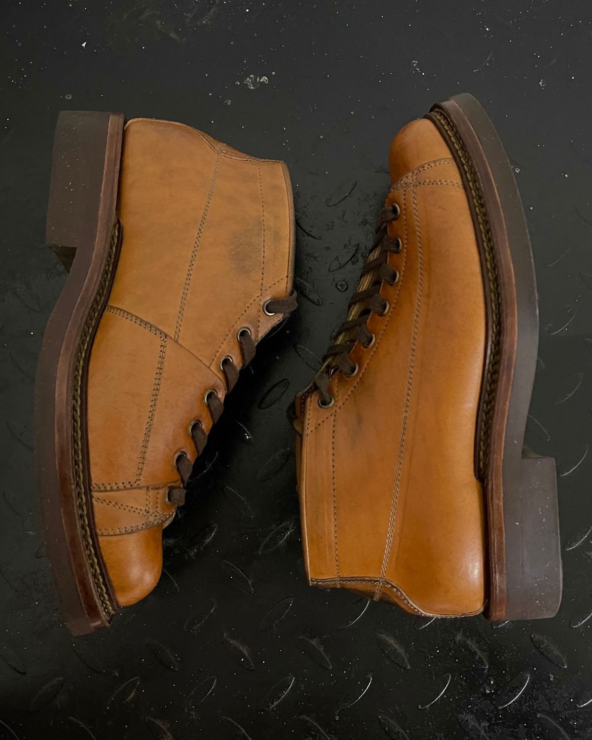 Photo by arnolddkoot on December 31, 2025 of the Sagara Cordmaster in Maryam Natural Horsebutt.