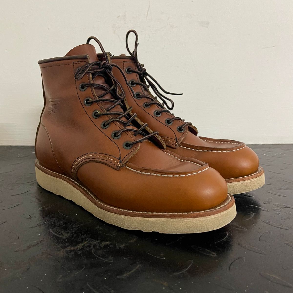 Photo by arnldkt on September 16, 2025 of the Red Wing 6-Inch Classic Moc in S.B. Foot Oro-Iginal.