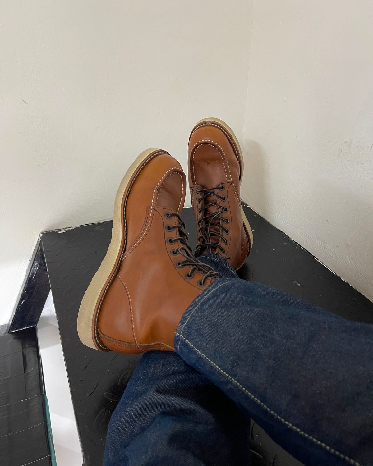 Photo by arnldkt on October 1, 2025 of the Red Wing 6-Inch Classic Moc in S.B. Foot Oro-Iginal.
