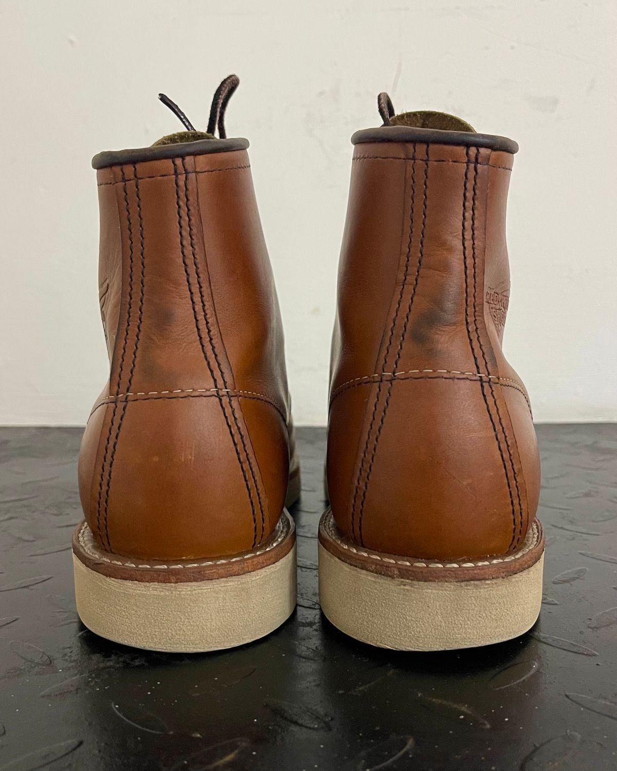 Photo by arnldkt on October 1, 2025 of the Red Wing 6-Inch Classic Moc in S.B. Foot Oro-Iginal.