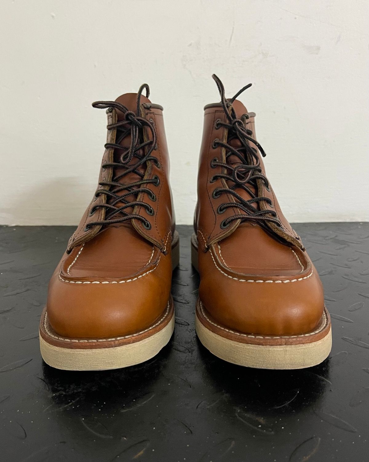 Photo by arnldkt on October 1, 2025 of the Red Wing 6-Inch Classic Moc in S.B. Foot Oro-Iginal.