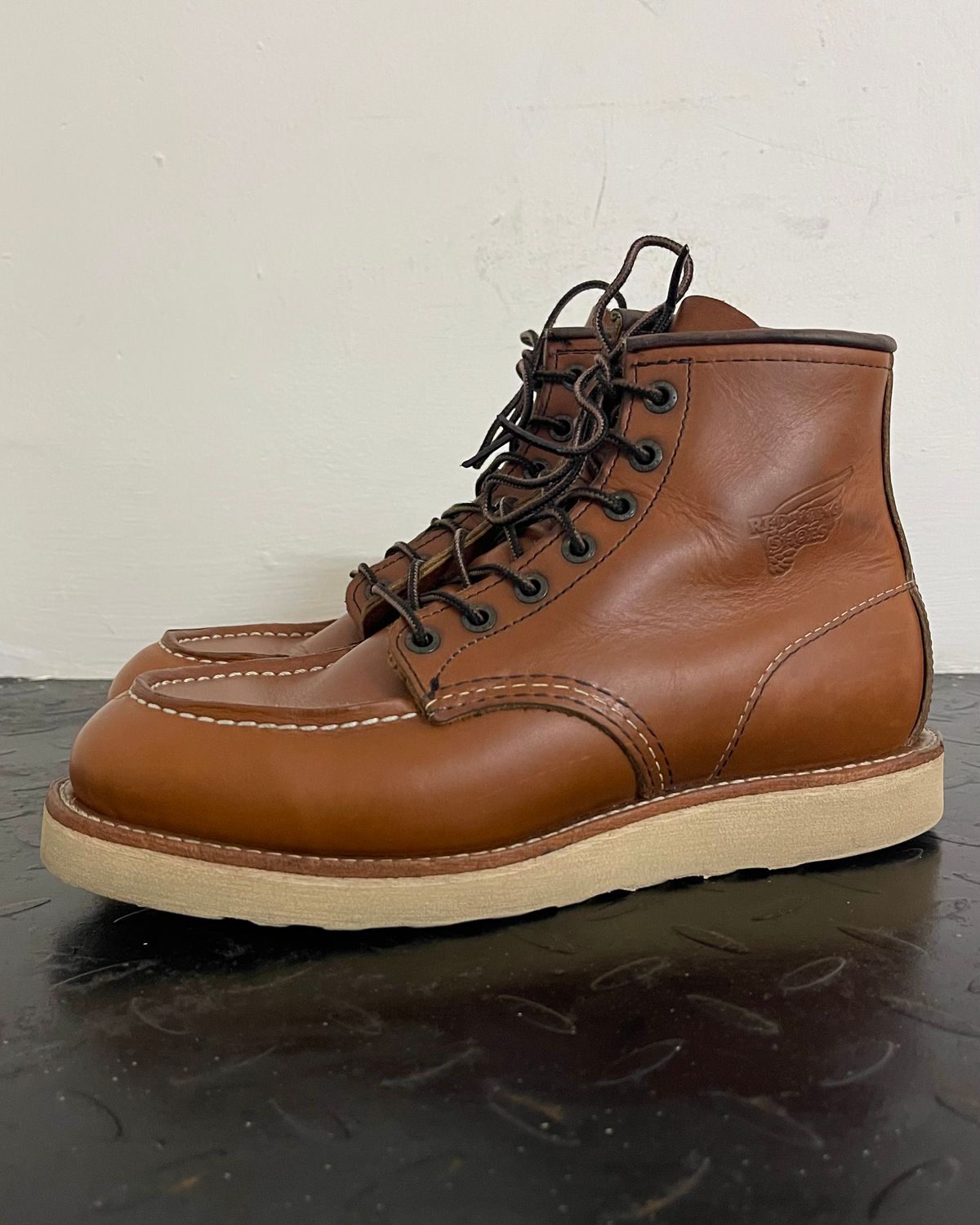 Photo by arnldkt on October 1, 2025 of the Red Wing 6-Inch Classic Moc in S.B. Foot Oro-Iginal.