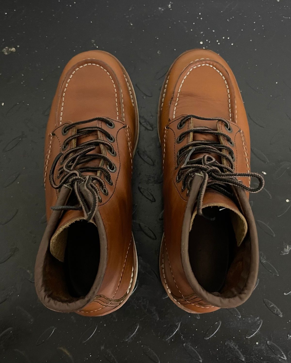 Photo by arnldkt on October 1, 2025 of the Red Wing 6-Inch Classic Moc in S.B. Foot Oro-Iginal.