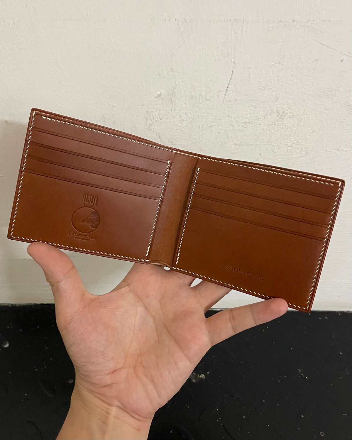 Photo by arnldkt on October 1, 2025 of the GitsiRosdiani Bifold Wallet in Shinki Natural Shell Cordovan & Conceria Walpier Brown Buttero.