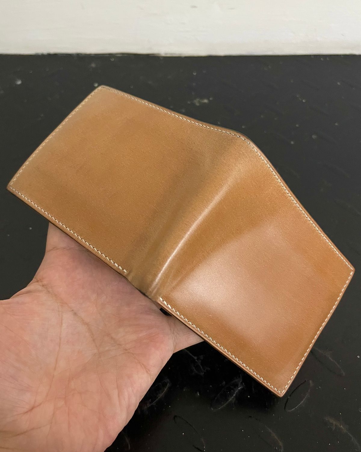 Photo by arnldkt on November 1, 2025 of the GitsiRosdiani Bifold Wallet in Shinki Natural Shell Cordovan & Conceria Walpier Brown Buttero.