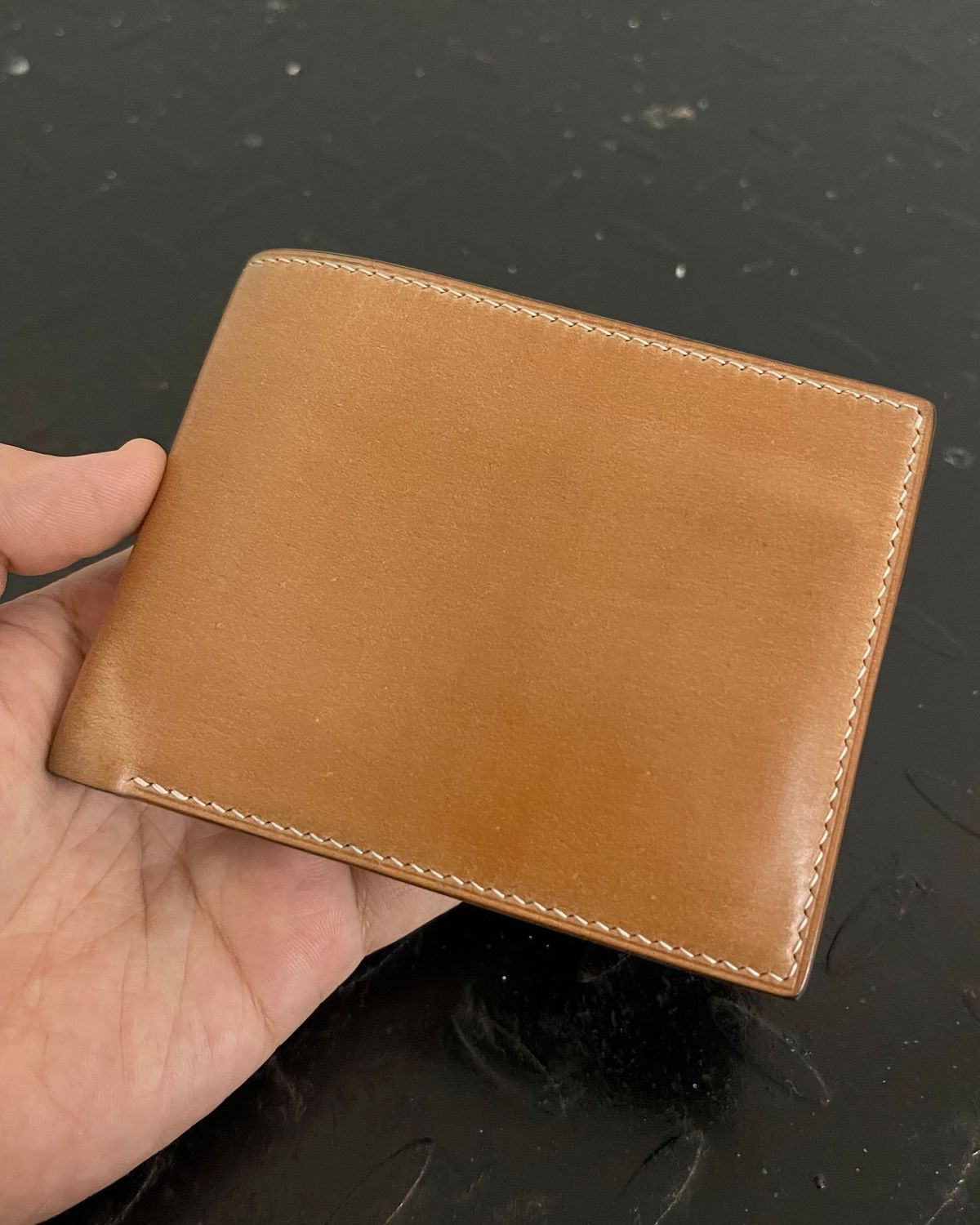 Photo by arnldkt on November 1, 2025 of the GitsiRosdiani Bifold Wallet in Shinki Natural Shell Cordovan & Conceria Walpier Brown Buttero.