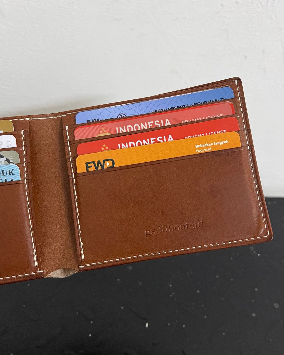 Photo by arnldkt on November 1, 2025 of the GitsiRosdiani Bifold Wallet in Shinki Natural Shell Cordovan & Conceria Walpier Brown Buttero.