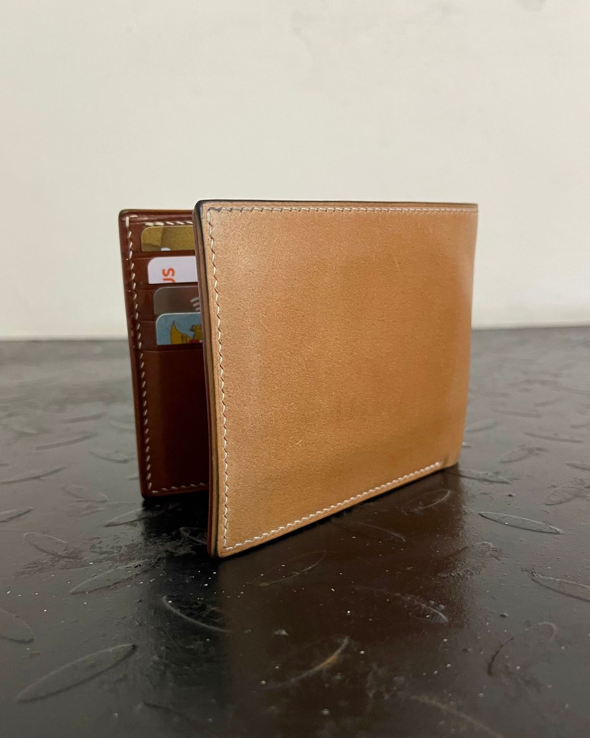 Photo by arnldkt on November 1, 2025 of the GitsiRosdiani Bifold Wallet in Shinki Natural Shell Cordovan & Conceria Walpier Brown Buttero.