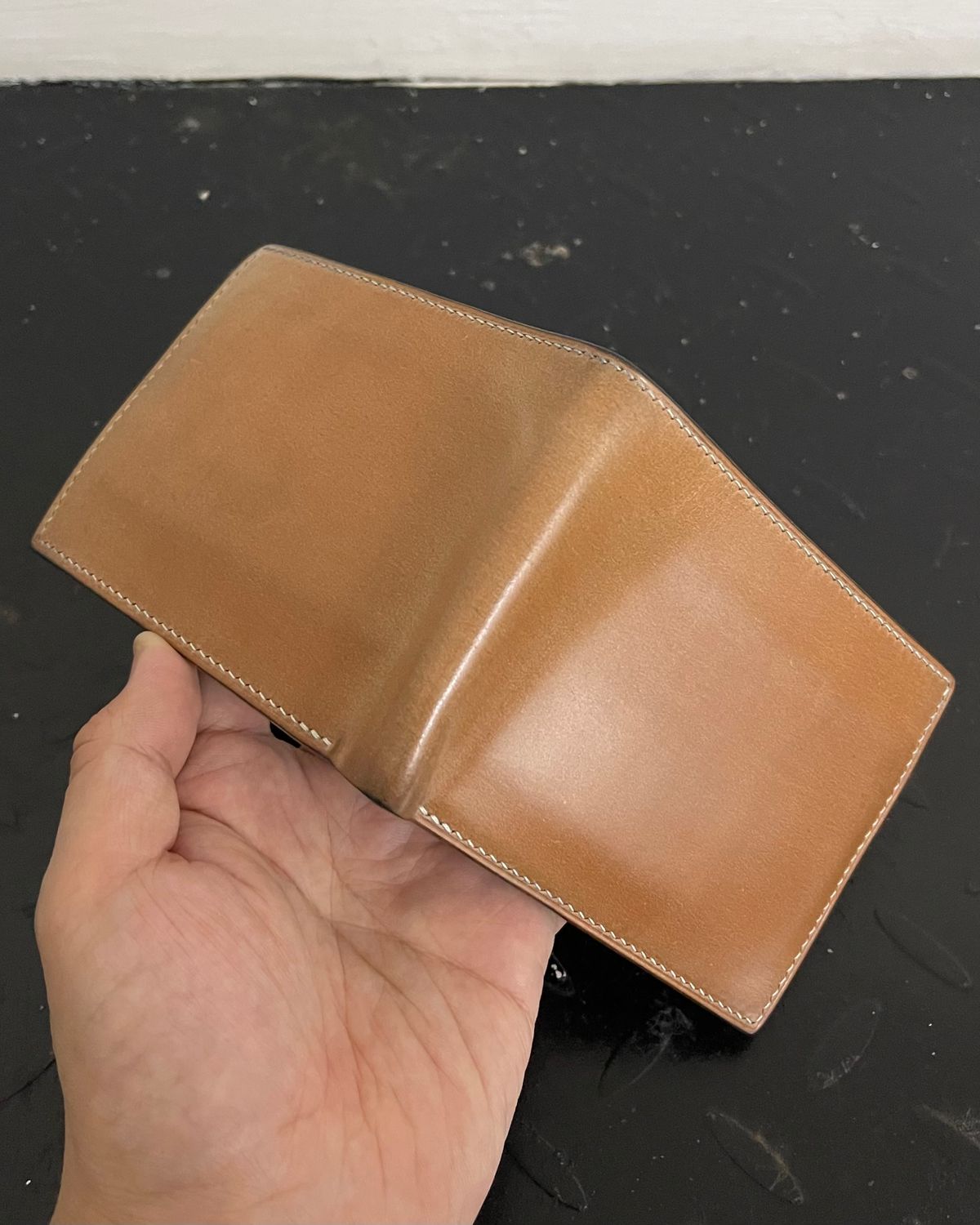 Photo by arnldkt on December 1, 2025 of the GitsiRosdiani Bifold Wallet in Shinki Natural Shell Cordovan & Conceria Walpier Brown Buttero.