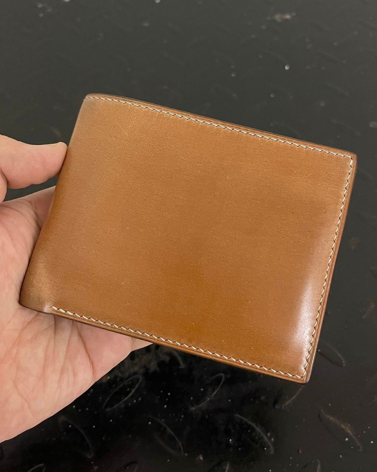 Photo by arnldkt on December 1, 2025 of the GitsiRosdiani Bifold Wallet in Shinki Natural Shell Cordovan & Conceria Walpier Brown Buttero.
