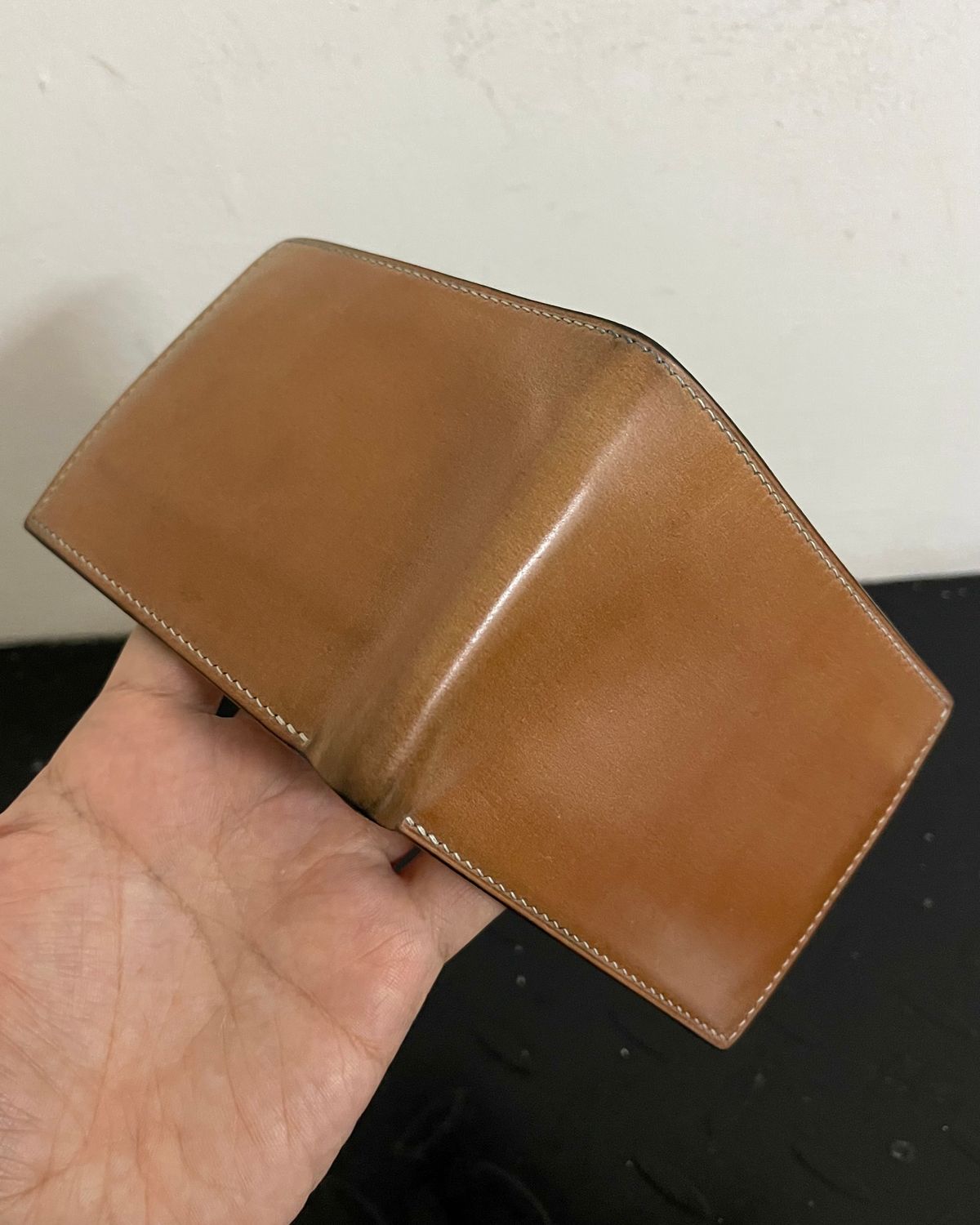 Photo by arnolddkoot on December 31, 2025 of the GitsiRosdiani Bifold Wallet in Shinki Natural Shell Cordovan & Conceria Walpier Brown Buttero.