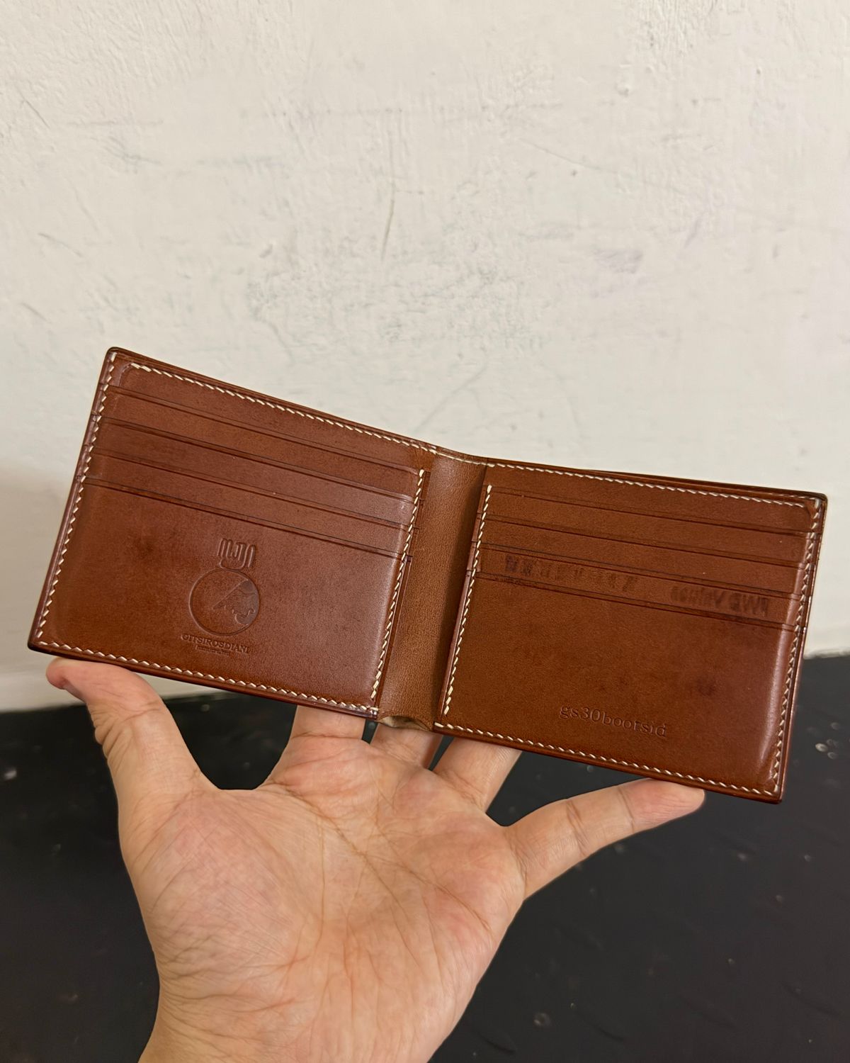 Photo by arnolddkoot on February 1, 2026 of the GitsiRosdiani Bifold Wallet in Shinki Natural Shell Cordovan & Conceria Walpier Brown Buttero.