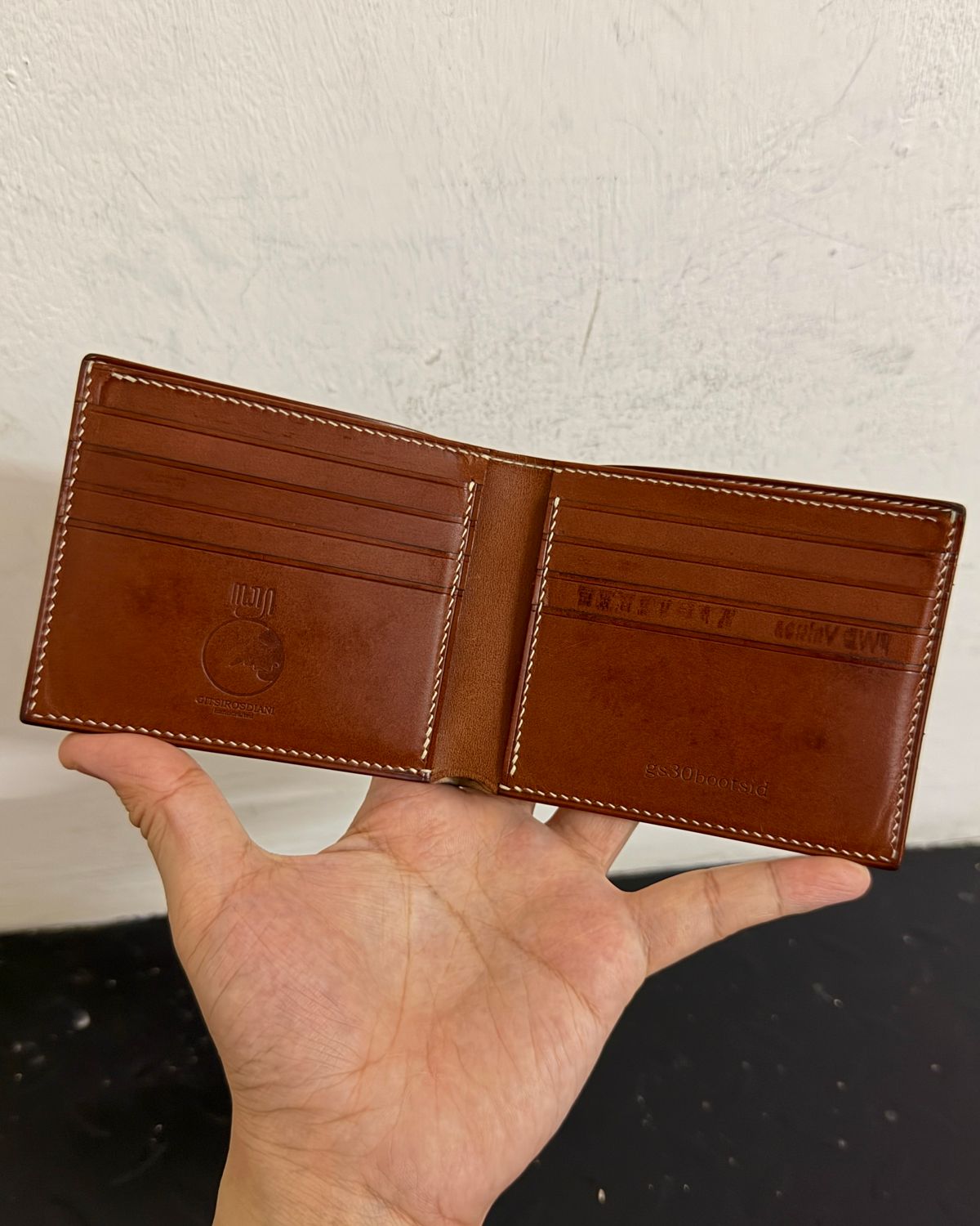 Photo by arnolddkoot on April 1, 2026 of the GitsiRosdiani Bifold Wallet in Shinki Natural Shell Cordovan & Conceria Walpier Brown Buttero.