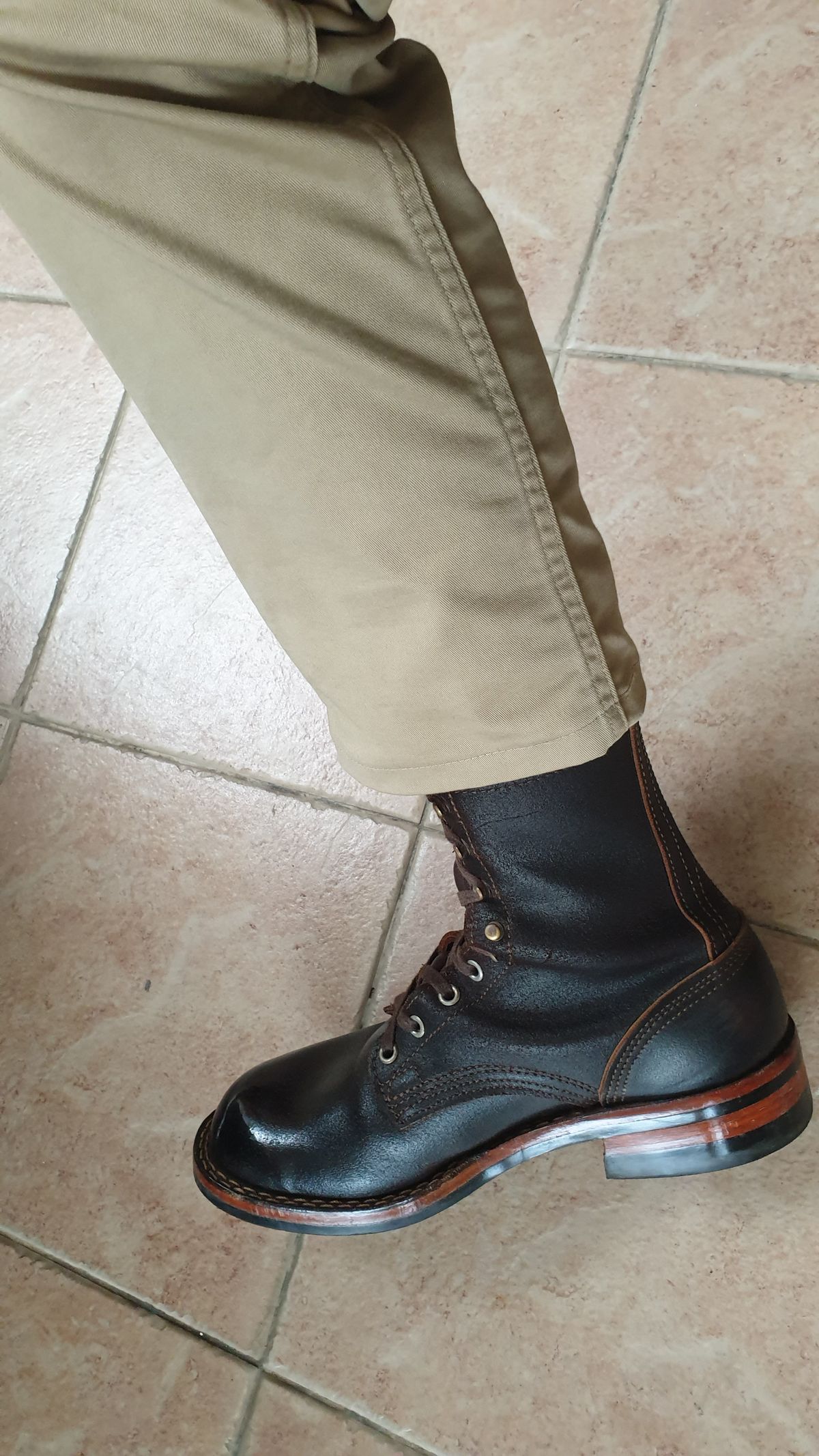 Photo by seeking_fullfilment on May 2, 2025 of the Nicks Officer in Horween Brown Waxed Flesh.