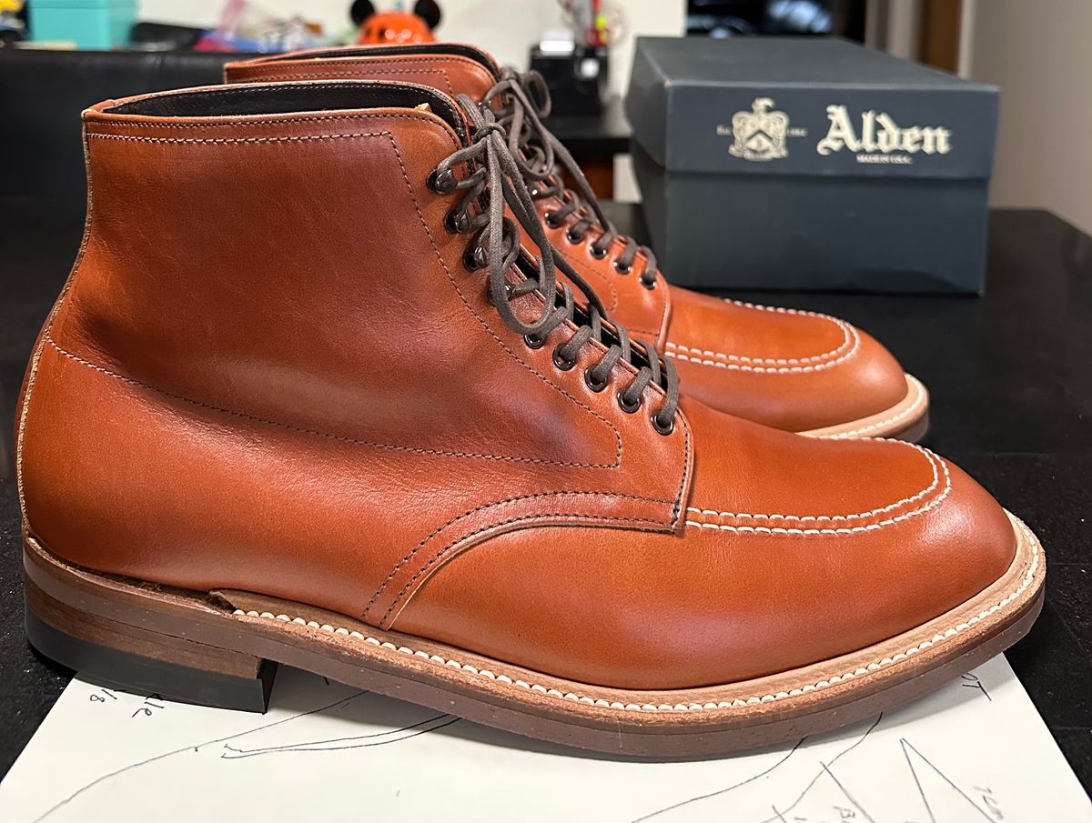 Photo by Rick11 on October 1, 2024 of the Alden Alden 405 in Brown Calfskin.