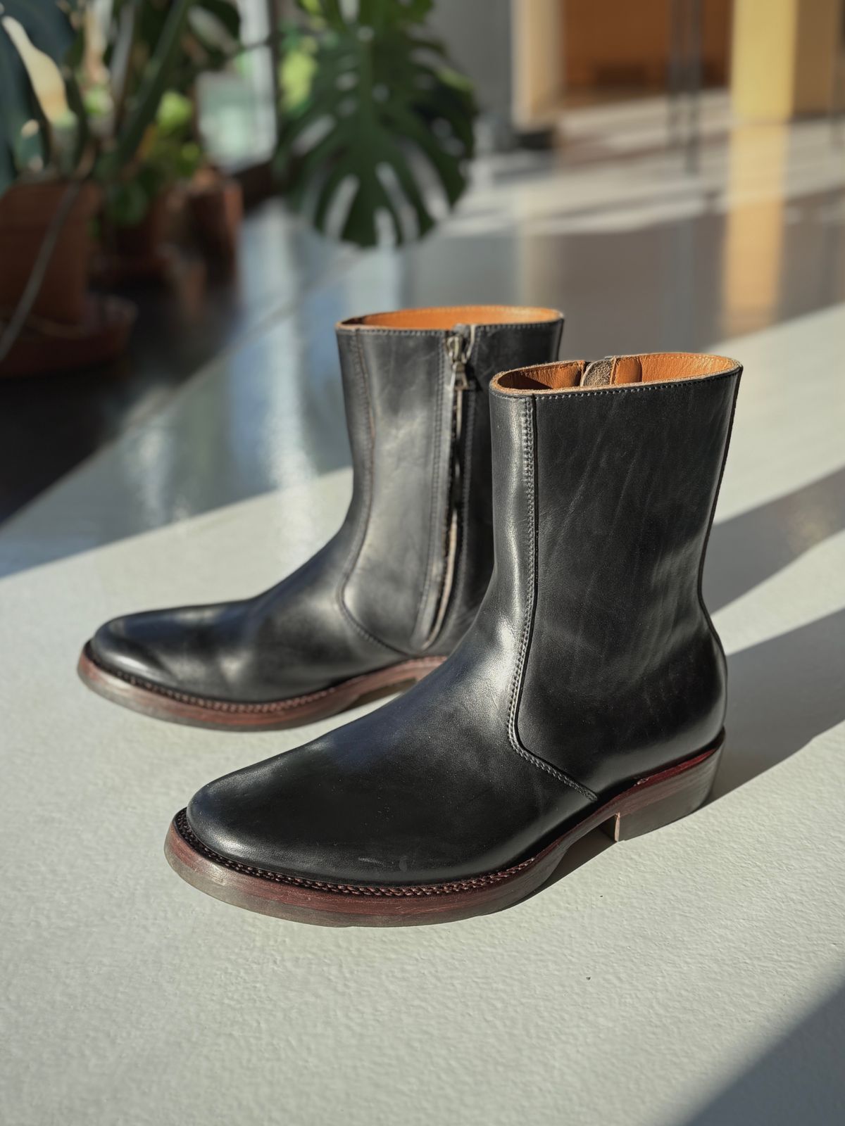Photo by Sips on December 18, 2025 of the Flame Panda 8“ Zipper Boot in Maryam Natural Horsebutt Overdyed Brown then Black.