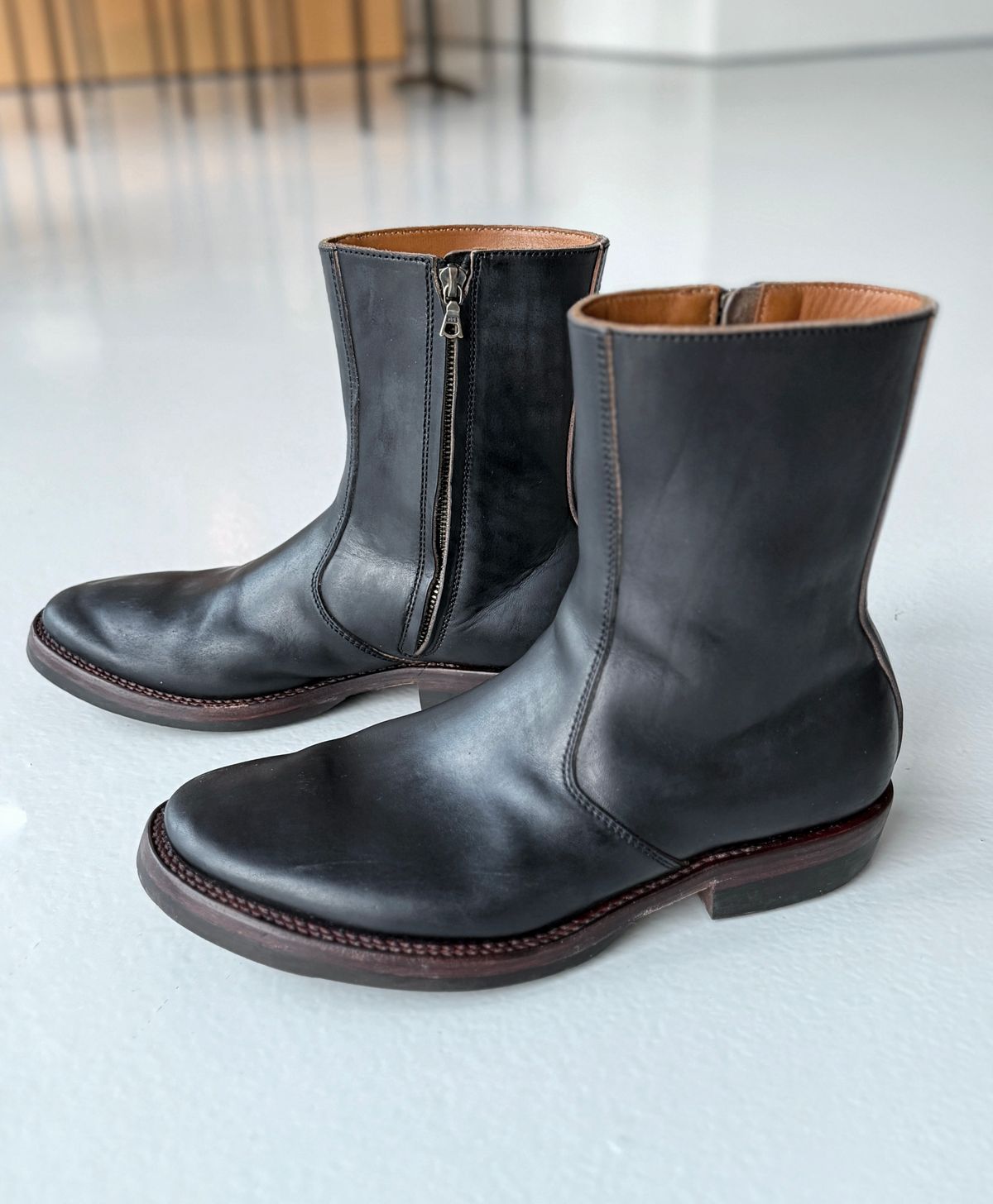 Photo by Sips on January 15, 2026 of the Flame Panda 8“ Zipper Boot in Maryam Natural Horsebutt Overdyed Brown then Black.