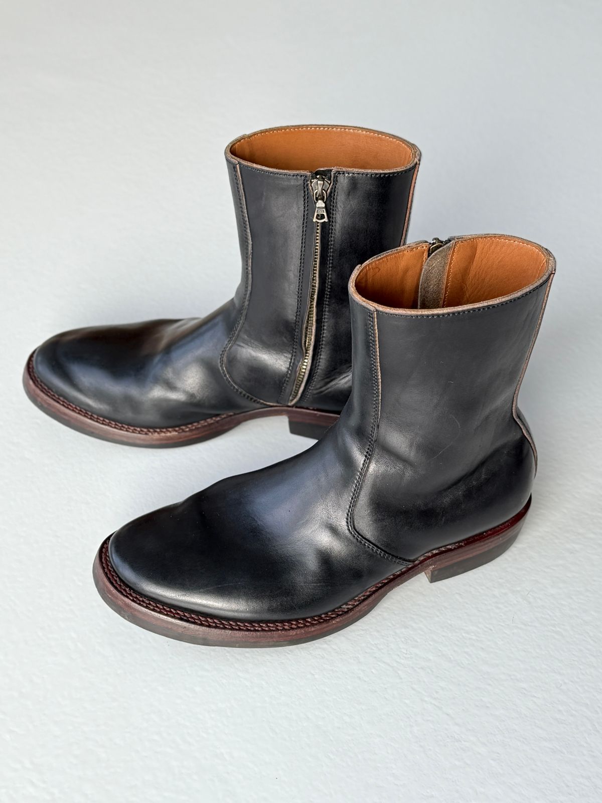 Photo by Sips on January 25, 2026 of the Flame Panda 8“ Zipper Boot in Maryam Natural Horsebutt Overdyed Brown then Black.