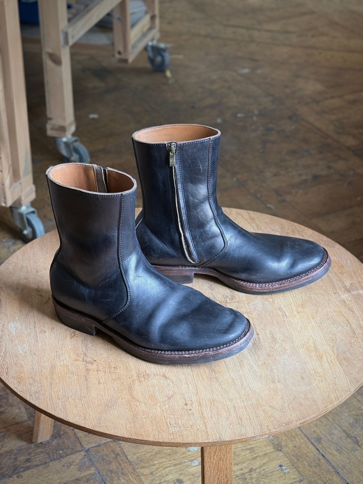 Photo by Sips on March 29, 2026 of the Flame Panda 8“ Zipper Boot in Maryam Natural Horsebutt Overdyed Brown then Black.