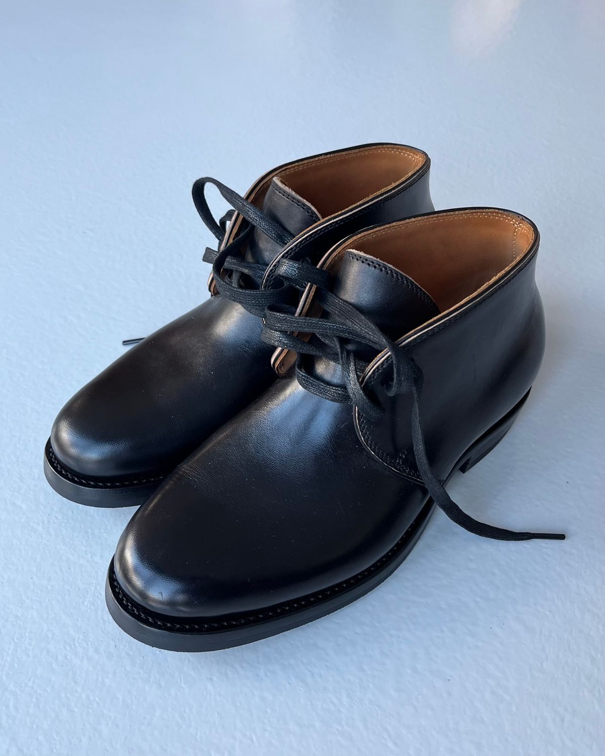 Photo by Sips on October 2, 2024 of the Flame Panda Chukkas in Maryam Natural Horsebutt Overdyed Brown then Black.