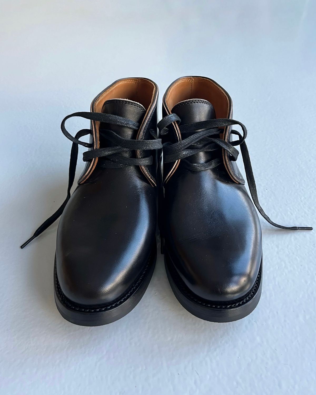 Photo by Sips on October 2, 2024 of the Flame Panda Chukkas in Maryam Natural Horsebutt Overdyed Brown then Black.