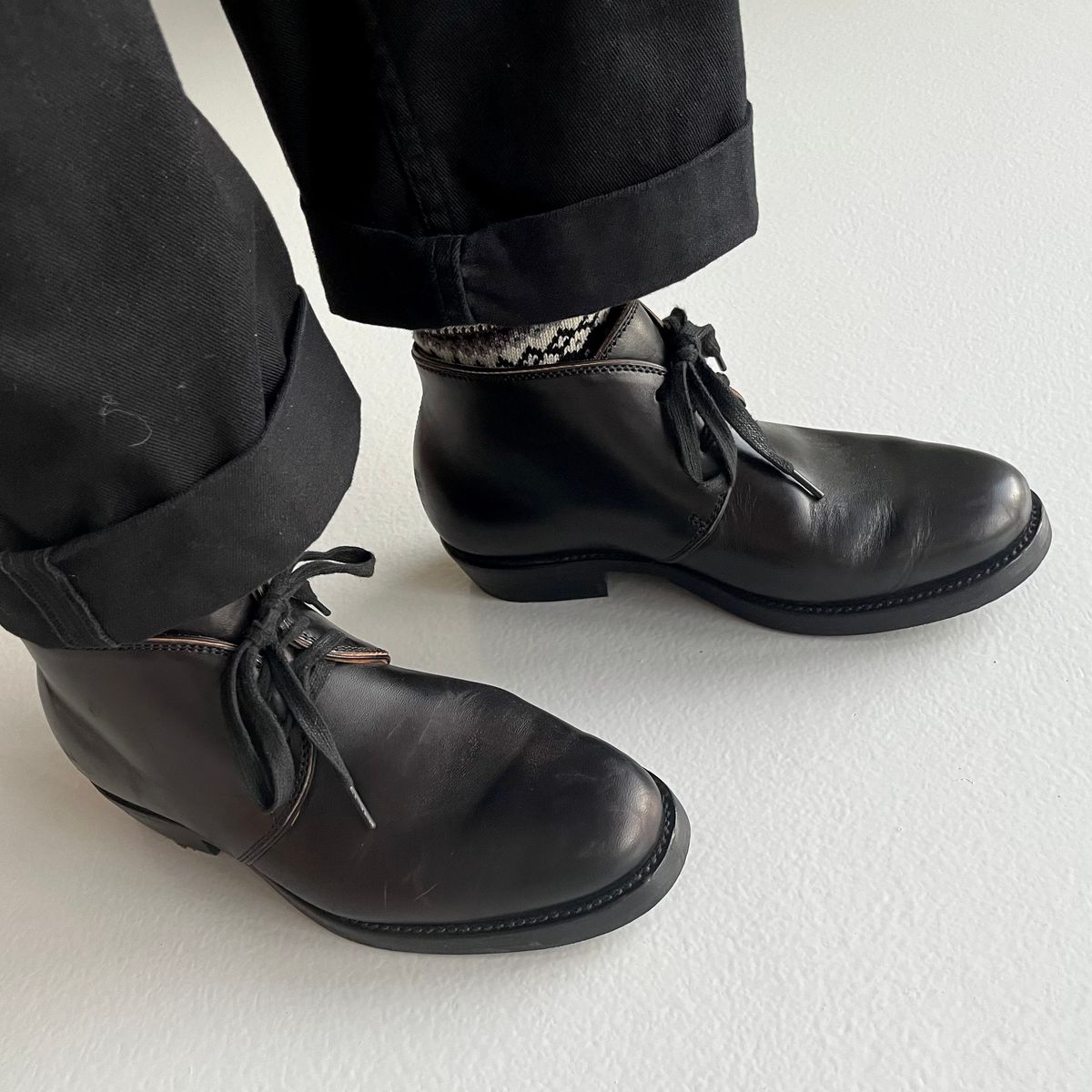 Photo by Sips on October 21, 2024 of the Flame Panda Chukkas in Maryam Natural Horsebutt Overdyed Brown then Black.