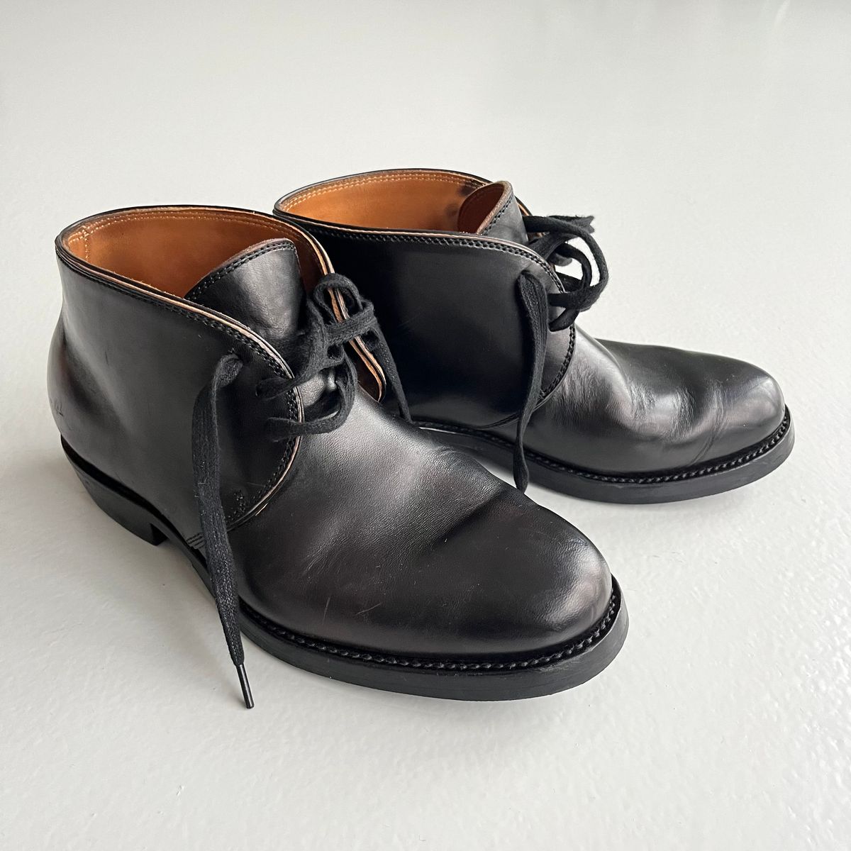 Photo by Sips on October 25, 2024 of the Flame Panda Chukkas in Maryam Natural Horsebutt Overdyed Brown then Black.