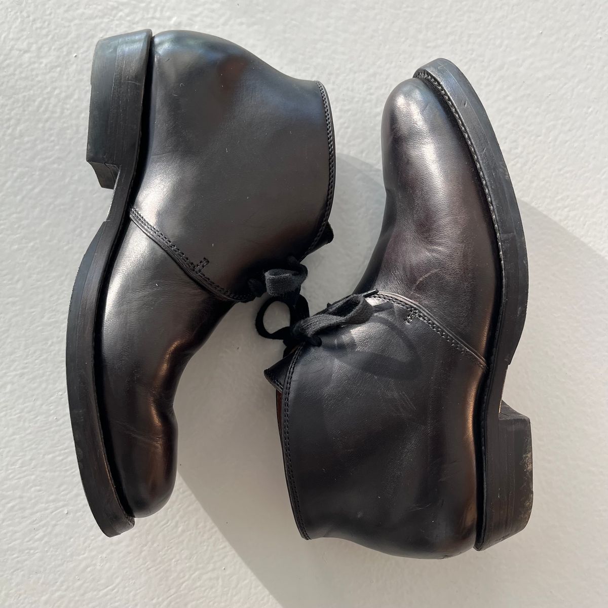 Photo by Sips on November 5, 2024 of the Flame Panda Chukkas in Maryam Natural Horsebutt Overdyed Brown then Black.