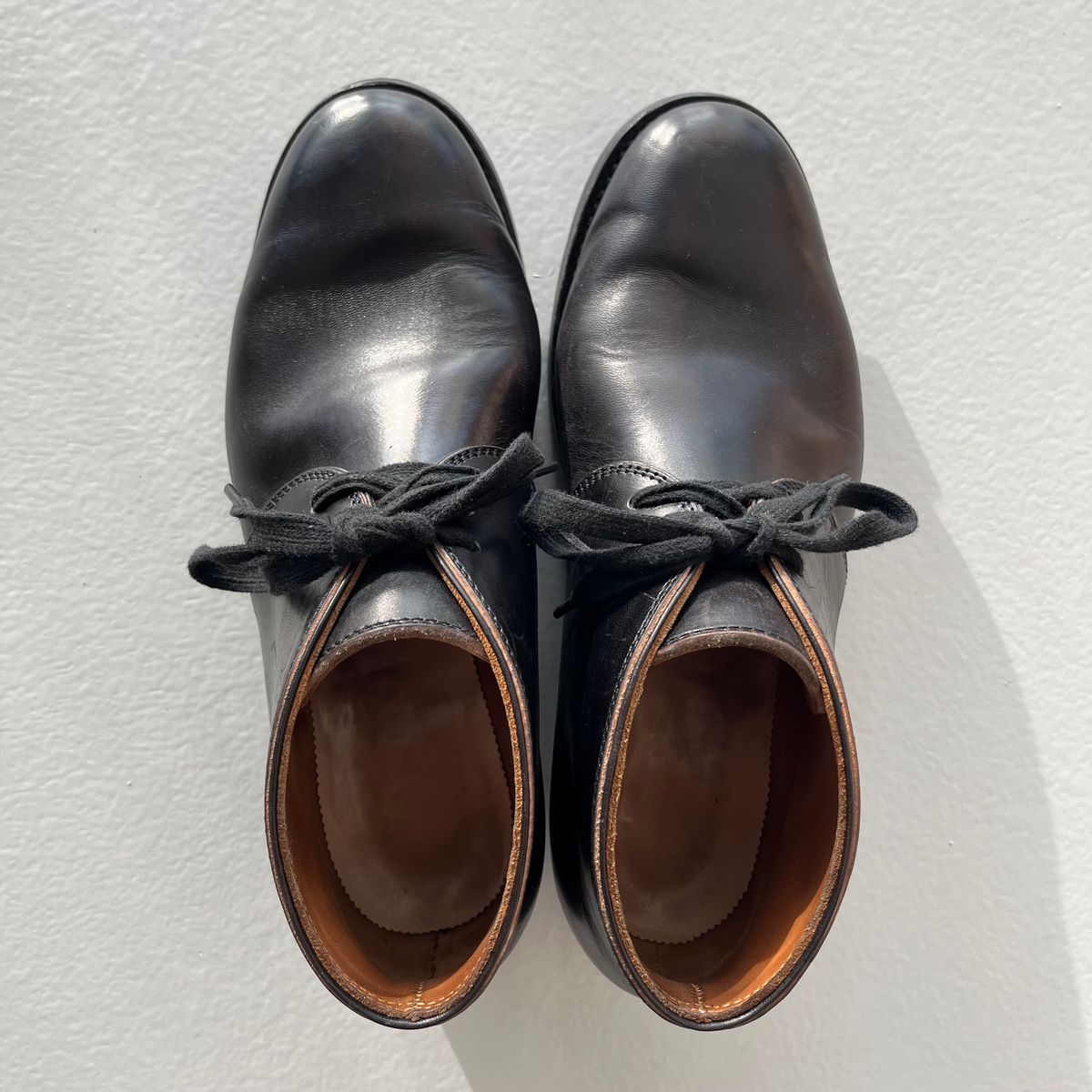 Photo by Sips on November 5, 2024 of the Flame Panda Chukkas in Maryam Natural Horsebutt Overdyed Brown then Black.