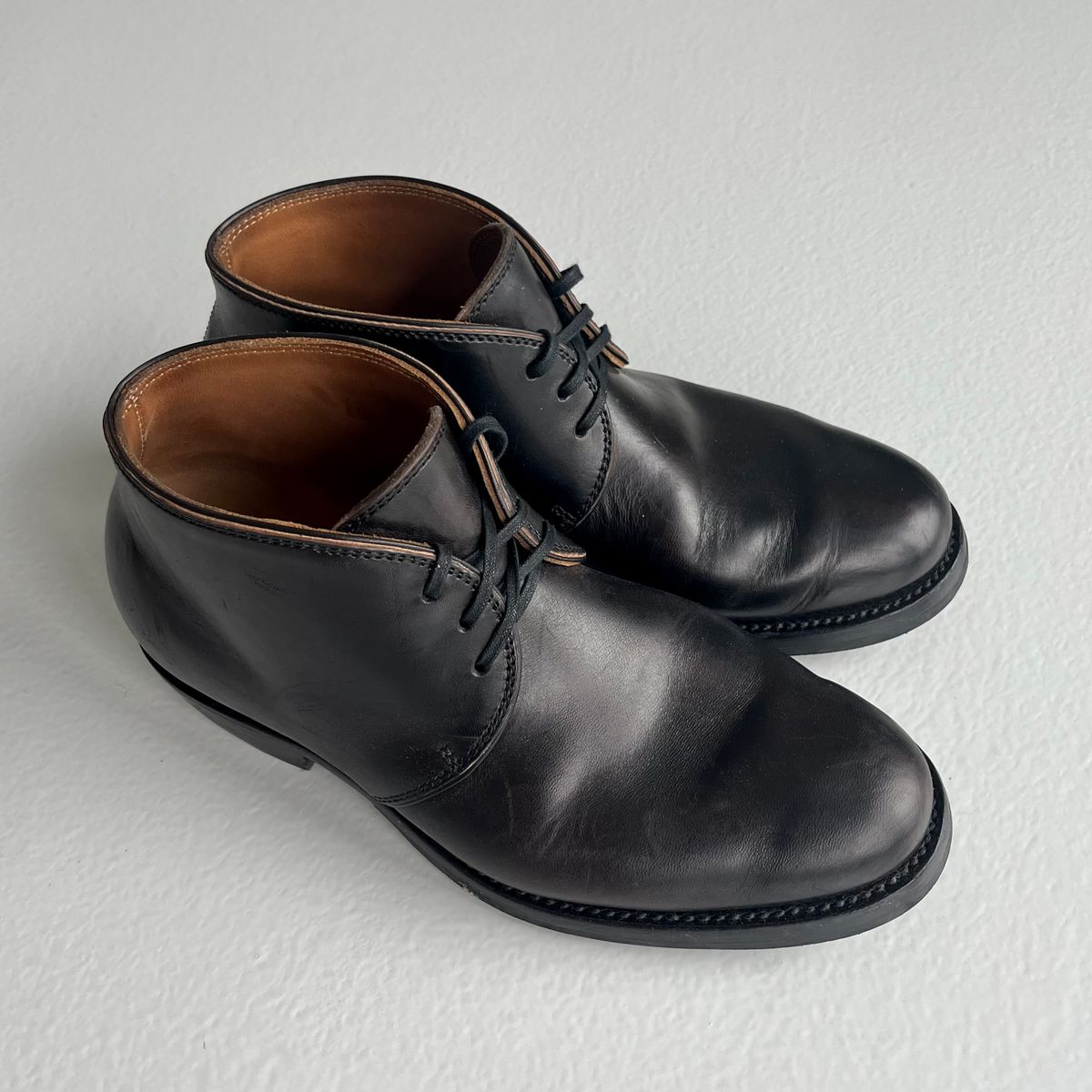 Photo by Sips on November 9, 2024 of the Flame Panda Chukkas in Maryam Natural Horsebutt Overdyed Brown then Black.