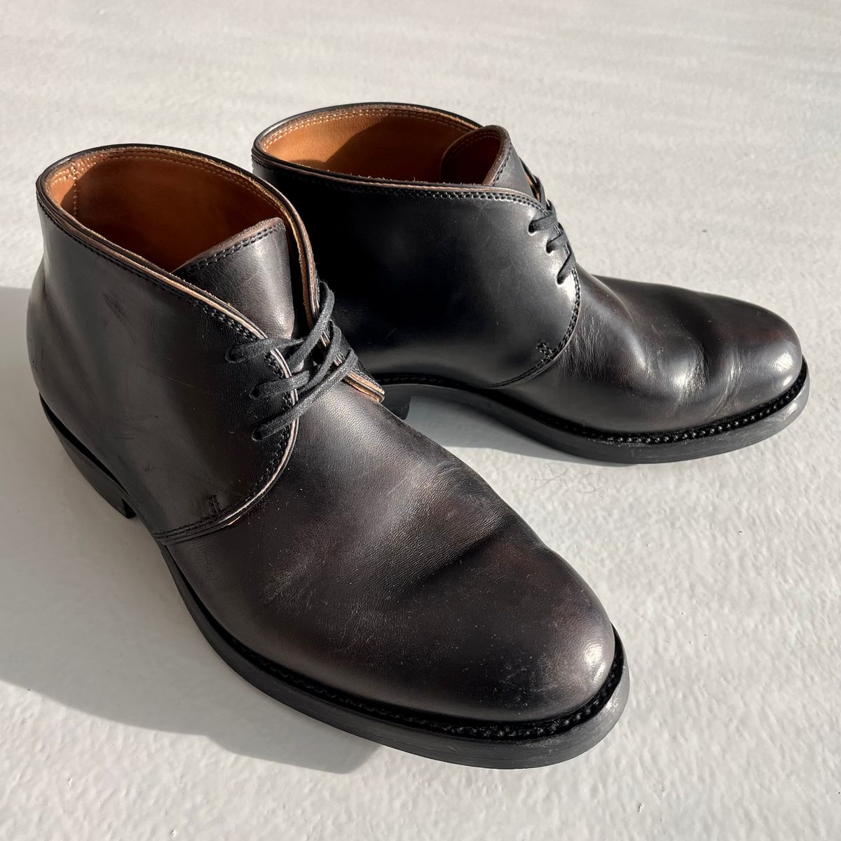 Photo by Sips on November 17, 2024 of the Flame Panda Chukkas in Maryam Natural Horsebutt Overdyed Brown then Black.