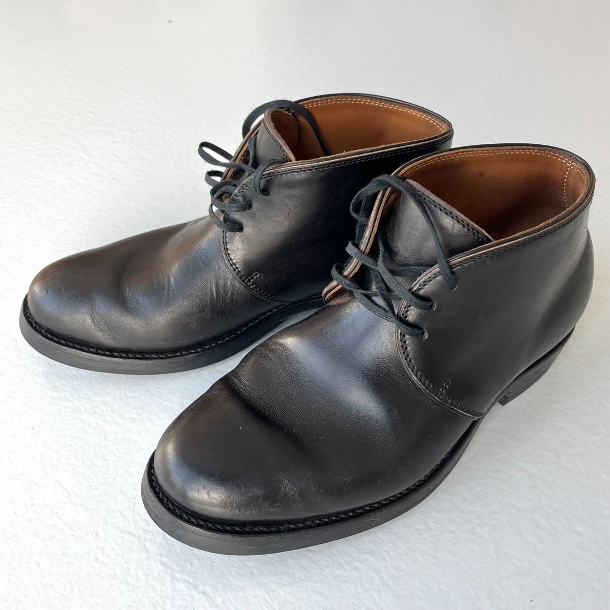 Photo by Sips on November 24, 2024 of the Flame Panda Chukkas in Maryam Natural Horsebutt Overdyed Brown then Black.
