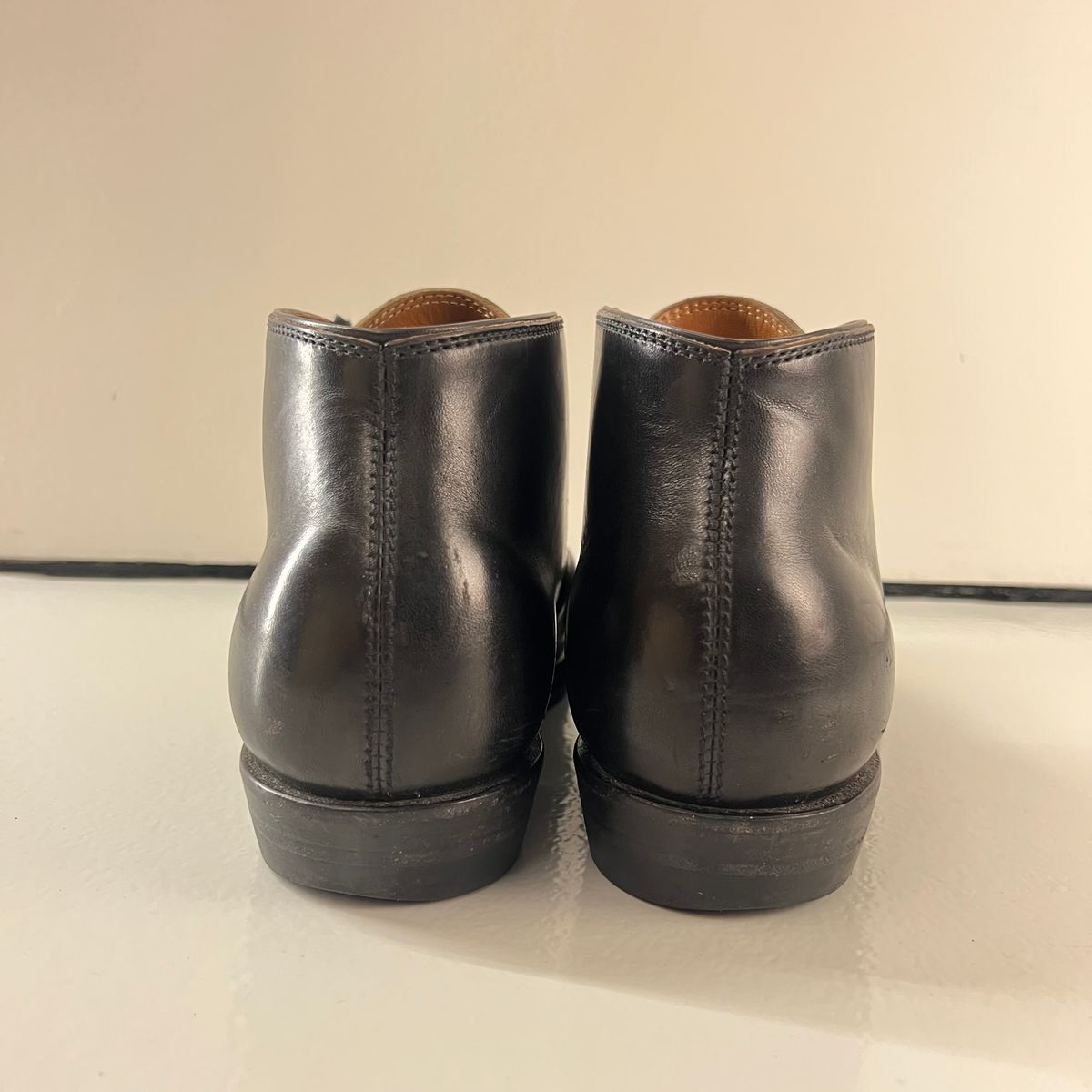 Photo by Sips on December 5, 2024 of the Flame Panda Chukkas in Maryam Natural Horsebutt Overdyed Brown then Black.