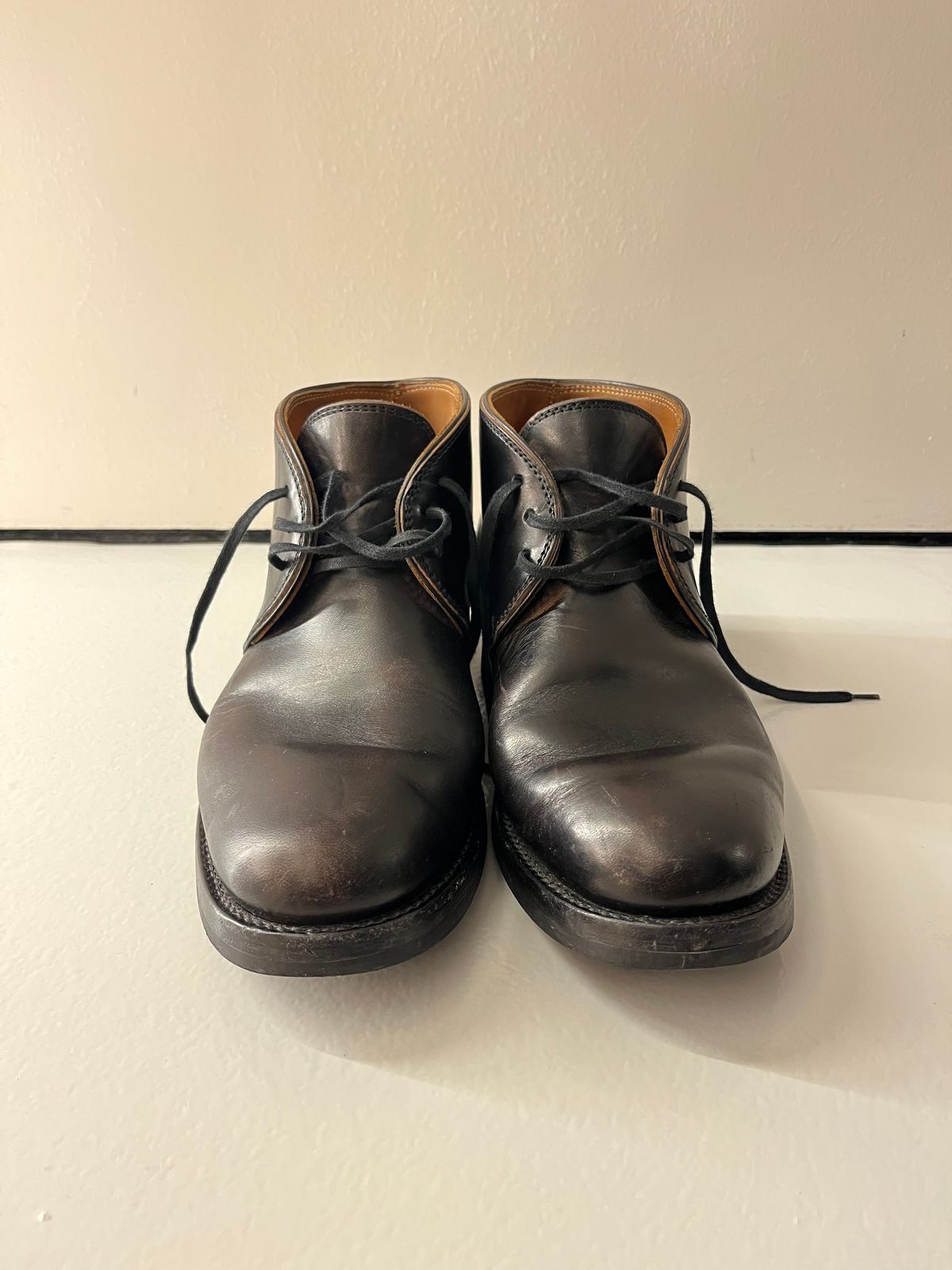 Photo by Sips on December 5, 2024 of the Flame Panda Chukkas in Maryam Natural Horsebutt Overdyed Brown then Black.
