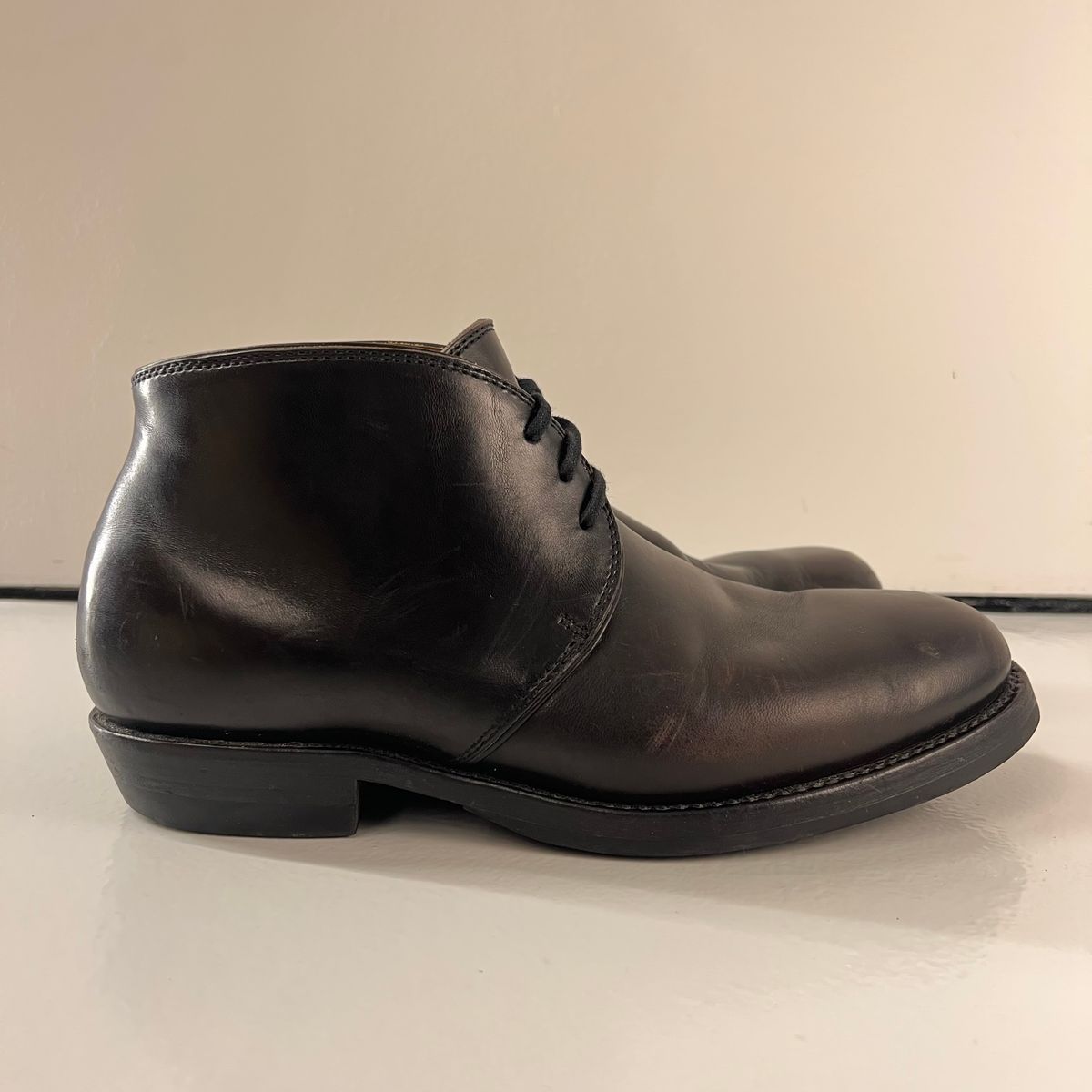 Photo by Sips on December 5, 2024 of the Flame Panda Chukkas in Maryam Natural Horsebutt Overdyed Brown then Black.