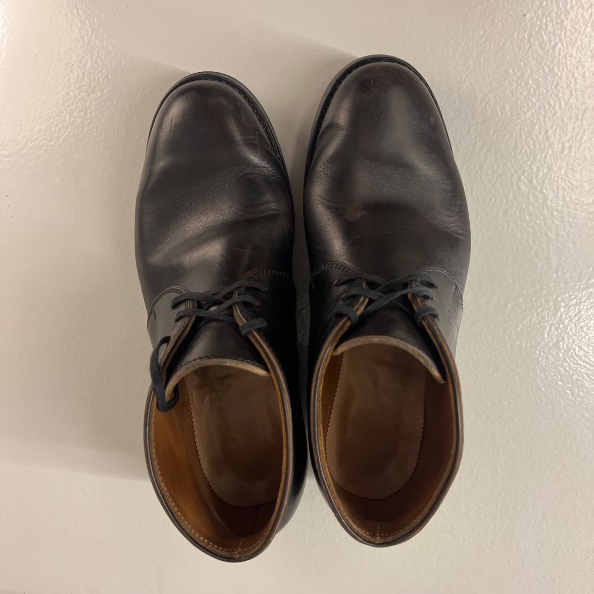Photo by Sips on December 5, 2024 of the Flame Panda Chukkas in Maryam Natural Horsebutt Overdyed Brown then Black.