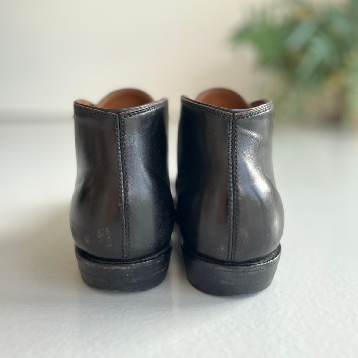 Photo by Sips on January 5, 2025 of the Flame Panda Chukkas in Maryam Natural Horsebutt Overdyed Brown then Black.