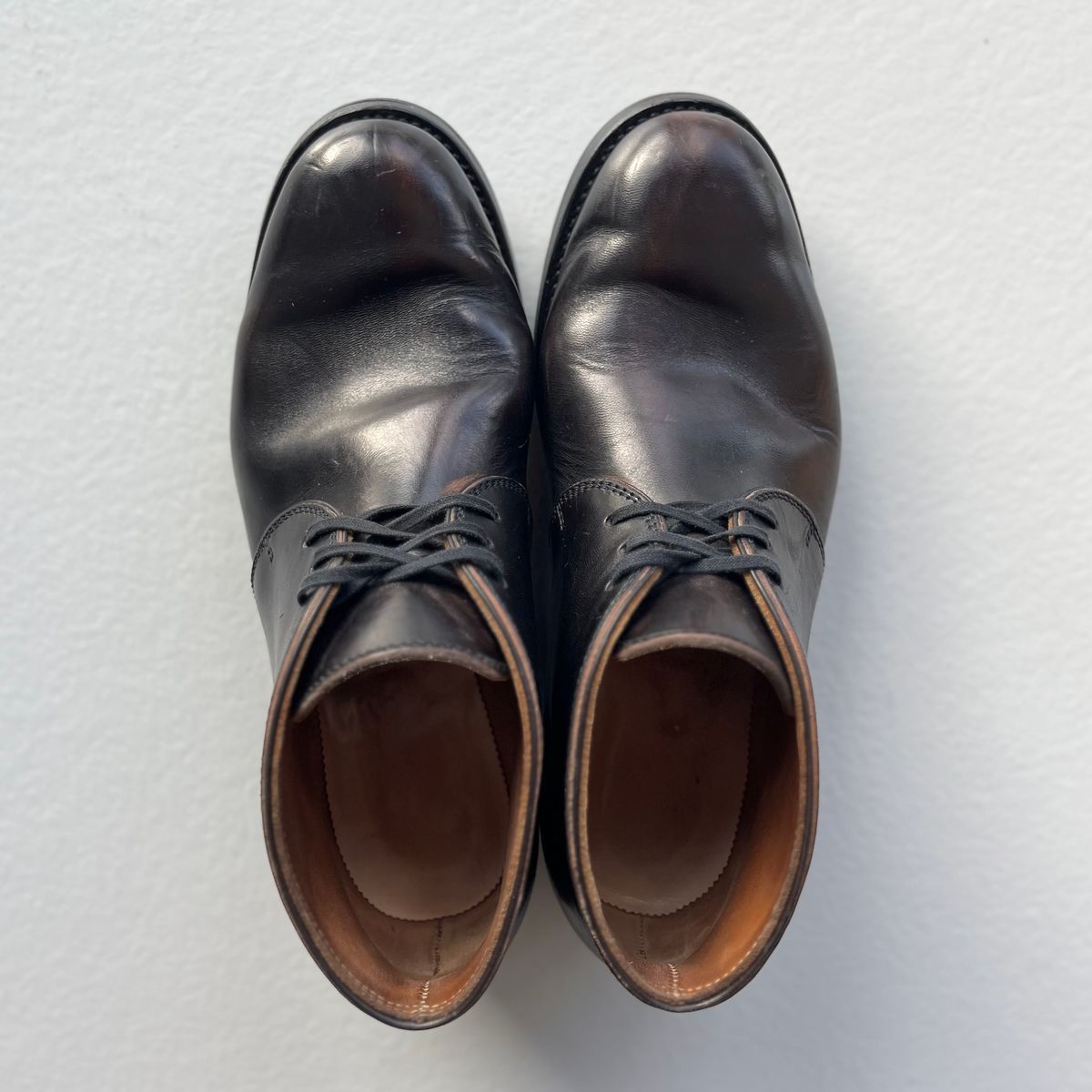 Photo by Sips on January 5, 2025 of the Flame Panda Chukkas in Maryam Natural Horsebutt Overdyed Brown then Black.