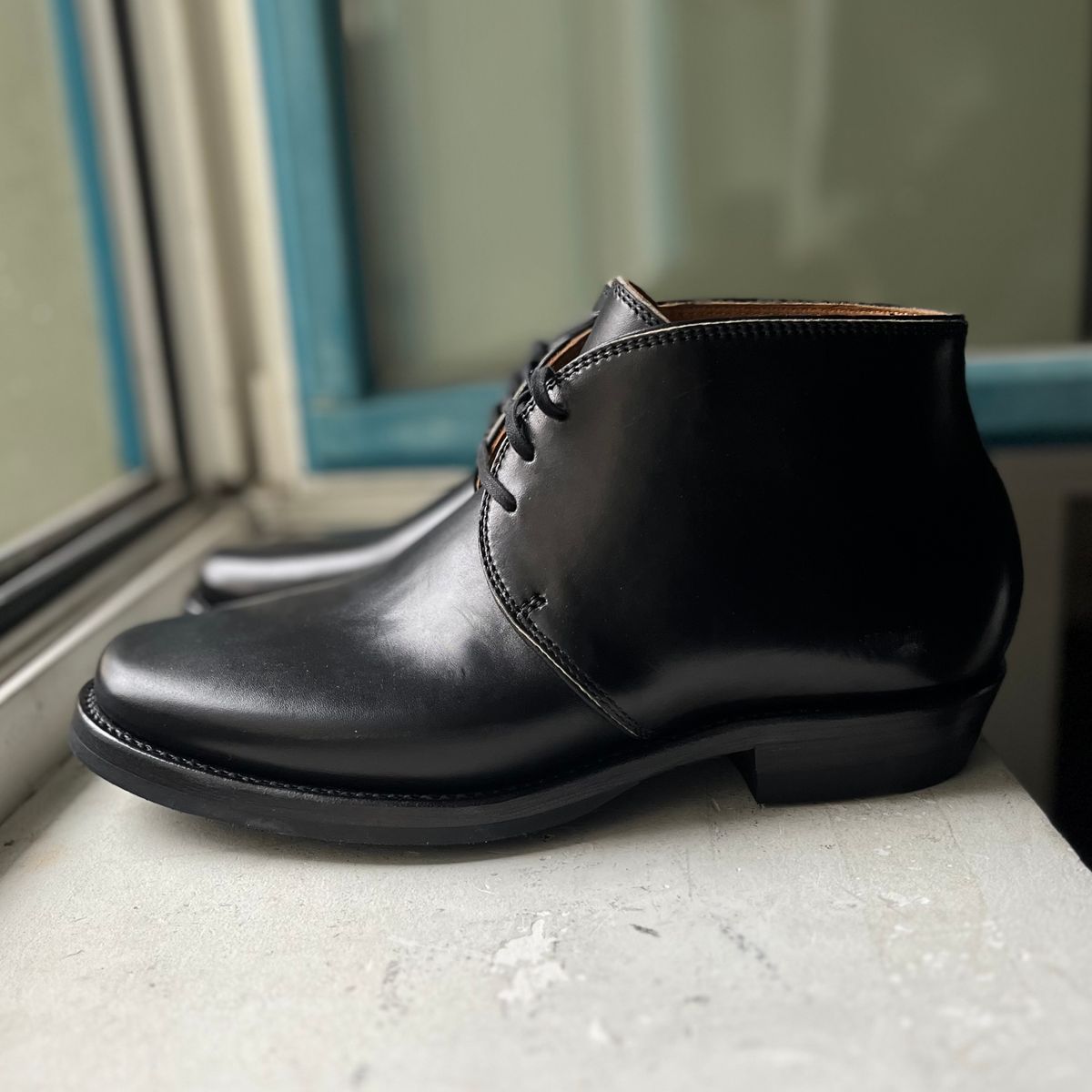 Photo by Sips on December 30, 2024 of the Flame Panda Chukkas in Maryam Natural Horsebutt Overdyed Brown then Black.