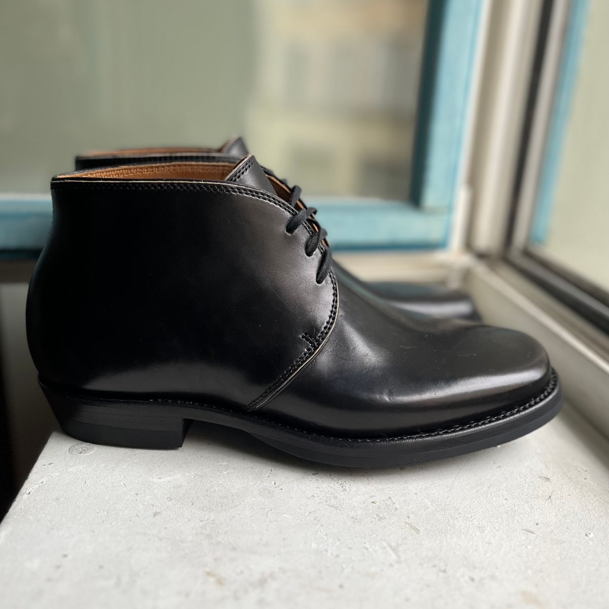Photo by Sips on December 30, 2024 of the Flame Panda Chukkas in Maryam Natural Horsebutt Overdyed Brown then Black.