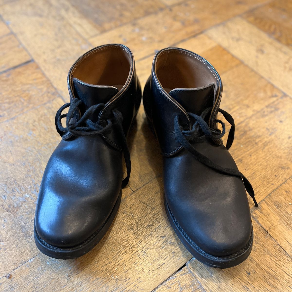 Photo by Sips on February 13, 2025 of the Flame Panda Chukkas in Maryam Natural Horsebutt Overdyed Brown then Black.