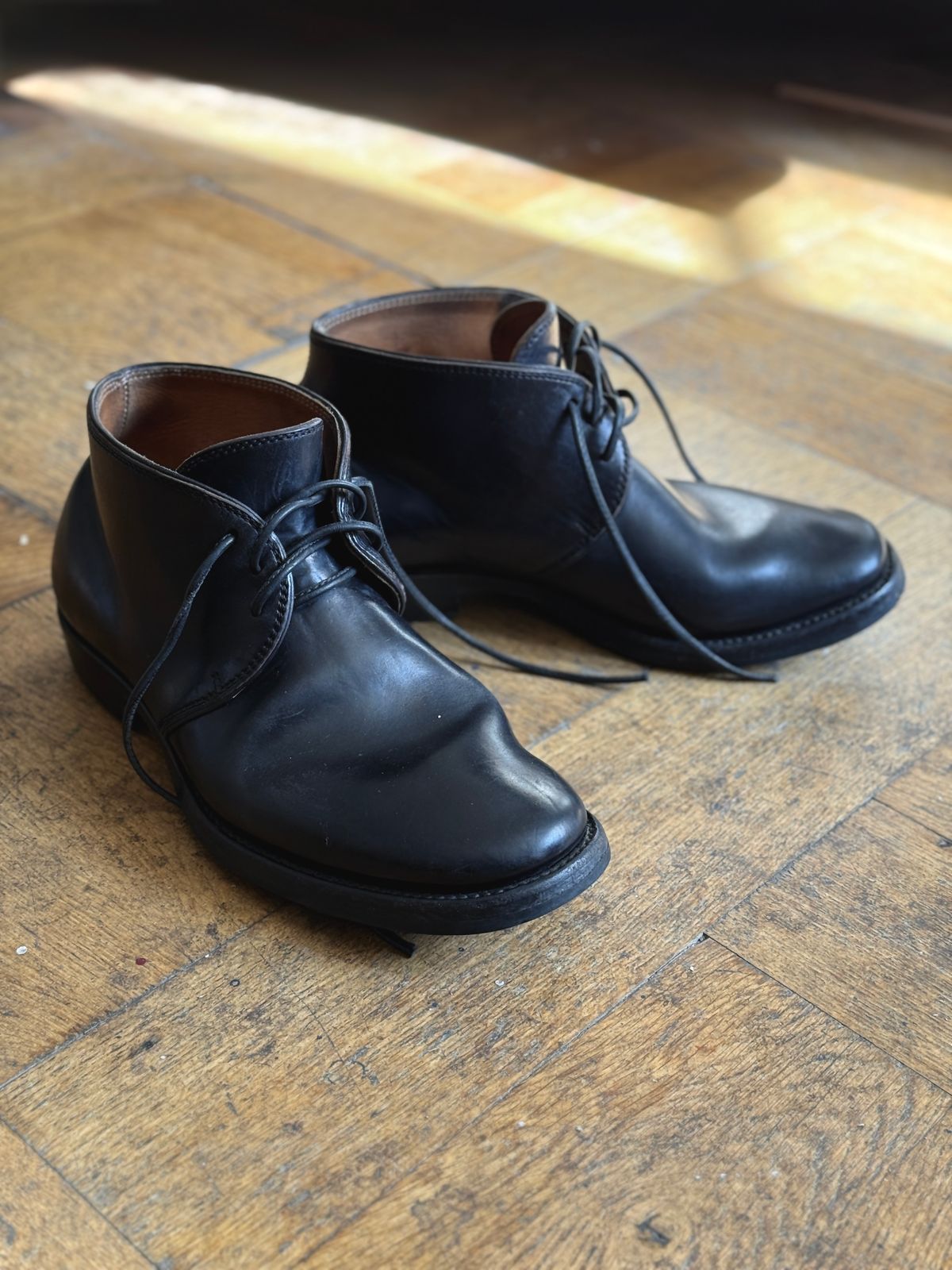 Photo by Sips on February 27, 2026 of the Flame Panda Chukkas in Maryam Natural Horsebutt Overdyed Brown then Black.