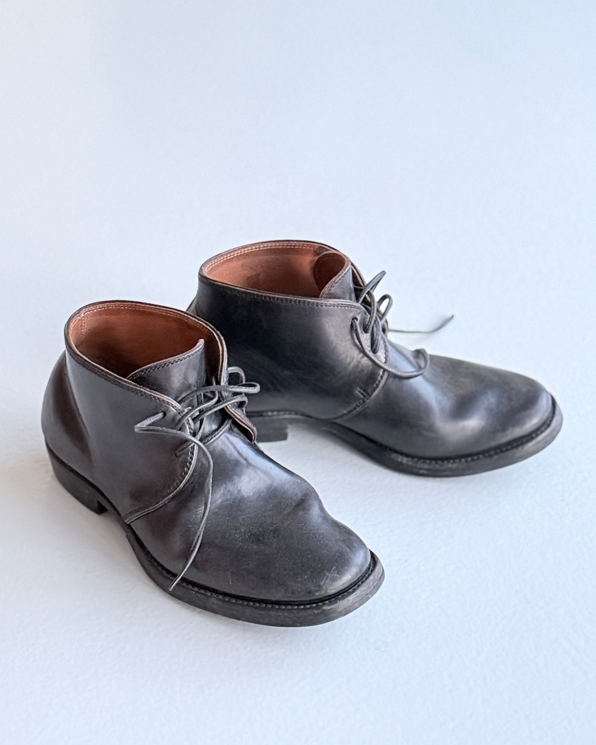 Photo by Sips on April 17, 2026 of the Flame Panda Chukkas in Maryam Natural Horsebutt Overdyed Brown then Black.