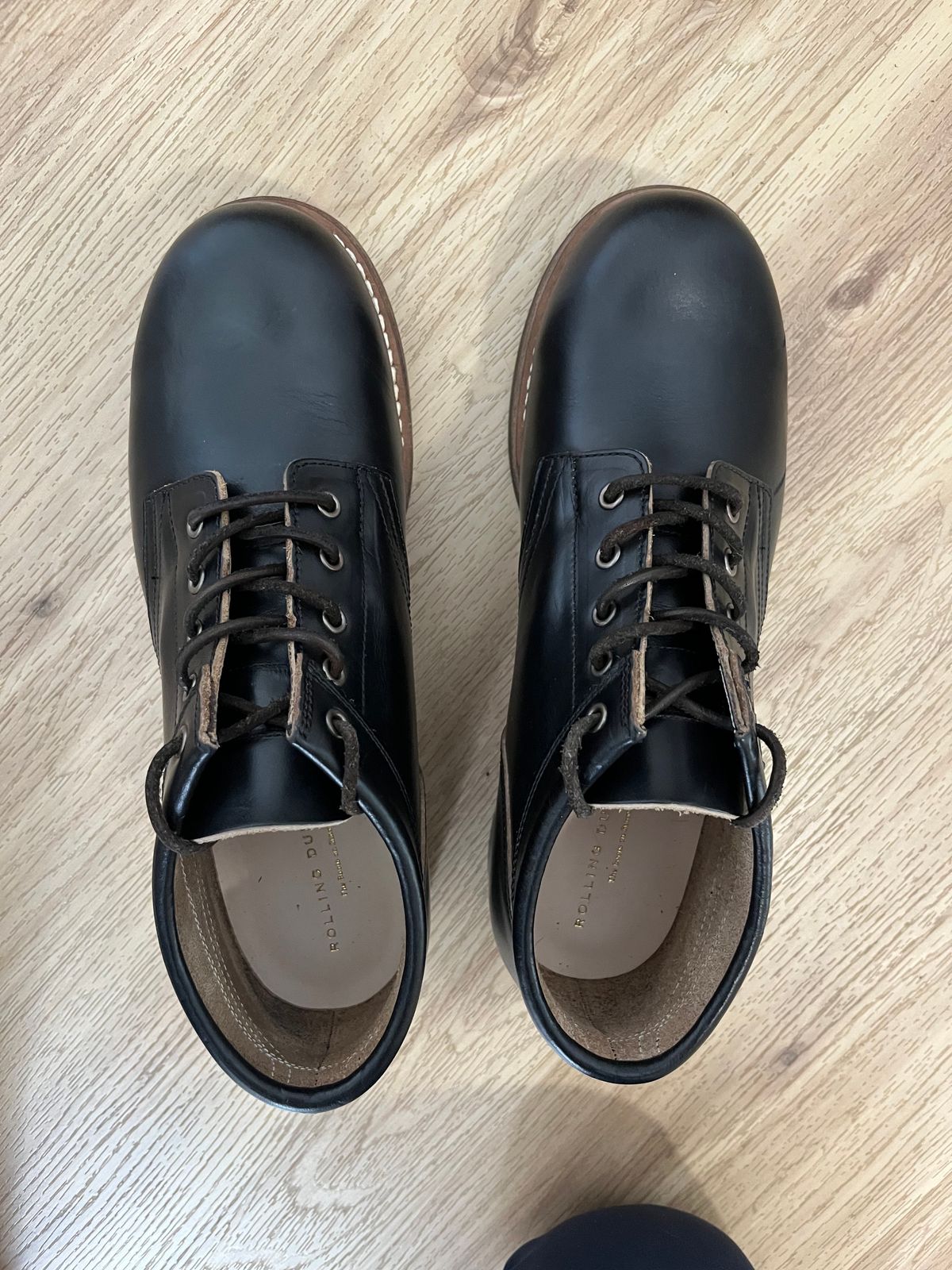 Photo by shuehzhi on October 18, 2025 of the Rolling Dub Trio Coupen in Horween Black Chromexcel.